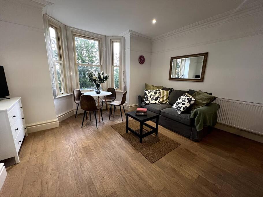 Апартаменты The Burley At Scalford House Мелтон-Моубрей Экстерьер фото